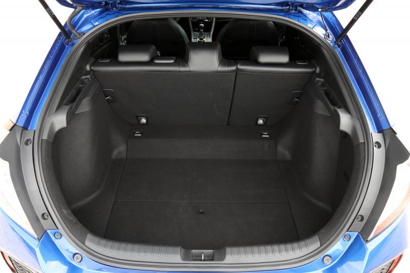 Насколько вместительный багажник у Хонда Цивик 5д 2023: все детали