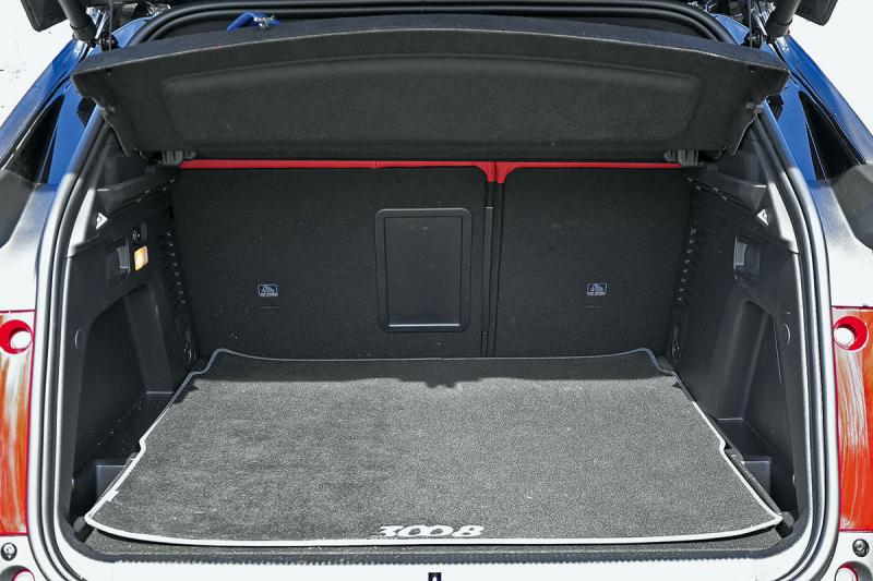 Насколько вместительный багажник у нового кроссовера Geely KX11: проверяем на практике