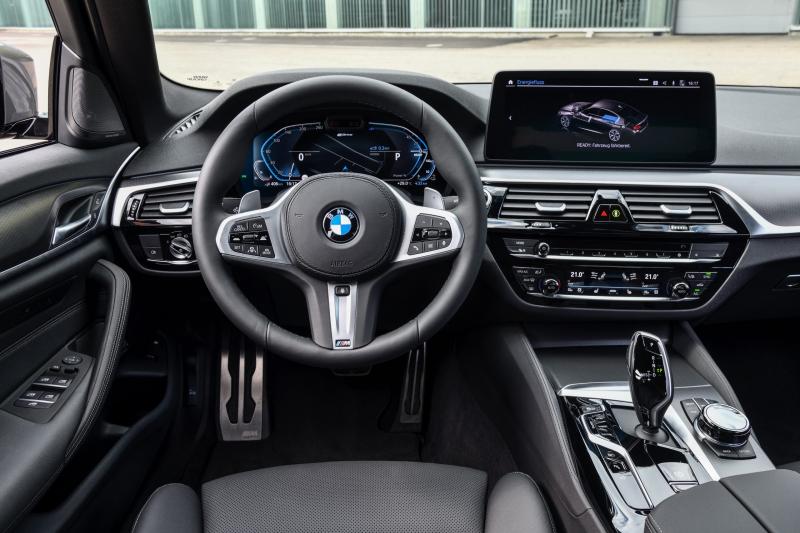 Насколько вместительный салон у BMW X4: 15 важных деталей, которые вас удивят