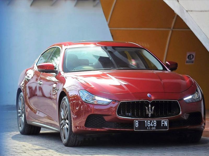 Насколько восхитительно внутри Maserati Ghibli 2023. Разбираем