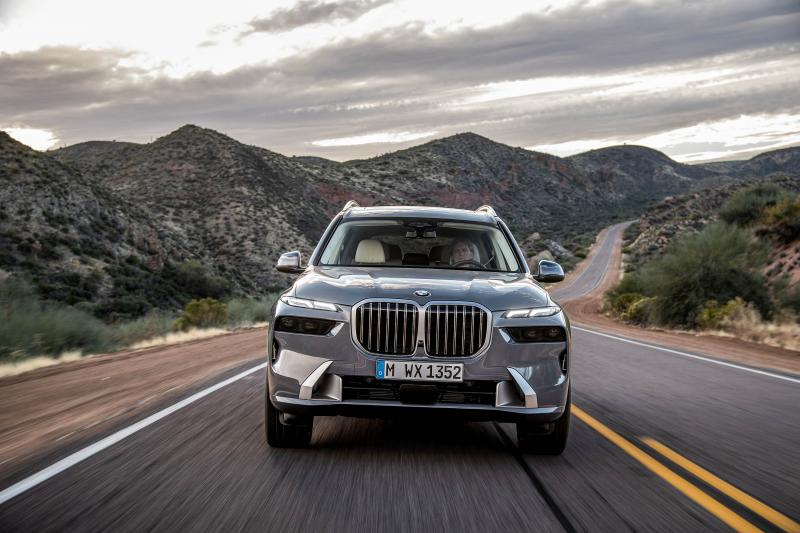Насколько впечатляющим может быть новый BMW X7 2023 без числа "15" в заголовке