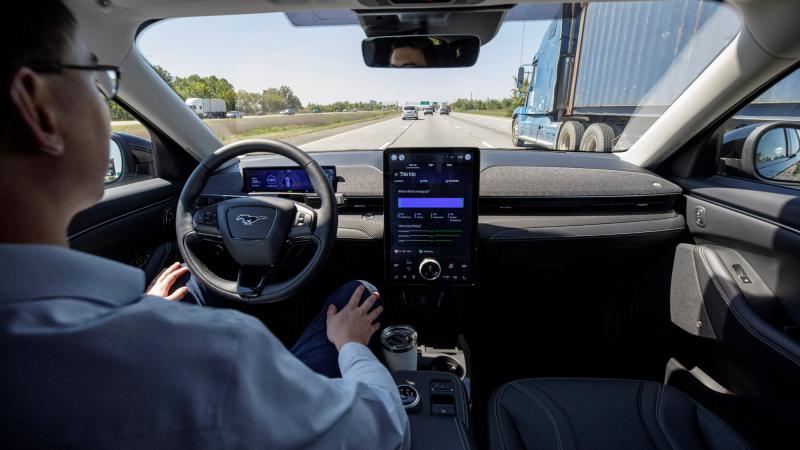 Насладись вождением новых грузовиков Ford в 2023 году: турботракс, дзен, россия - больше мощности и комфорта для водителя