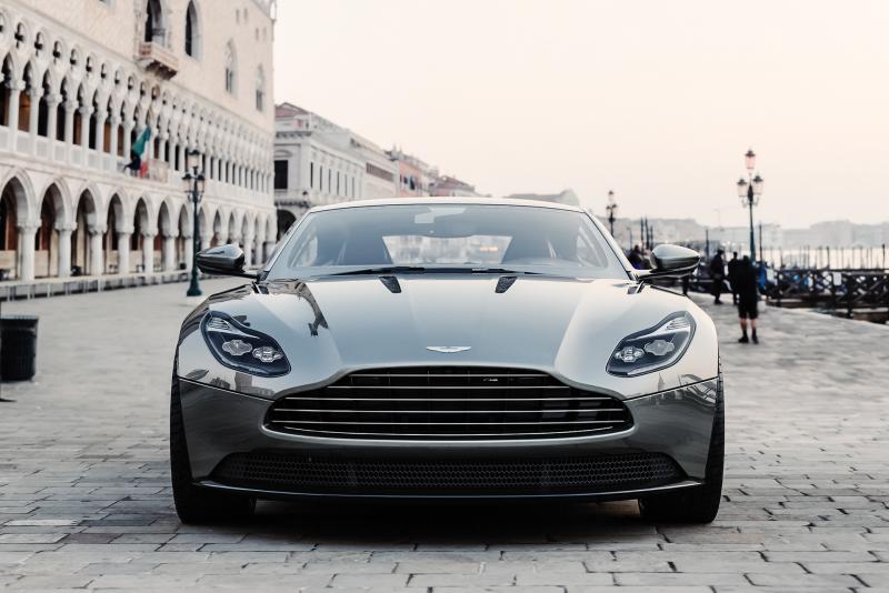 Насладитесь роскошью Aston Martin DB11: превратите поездку на спорткаре в незабываемое приключение