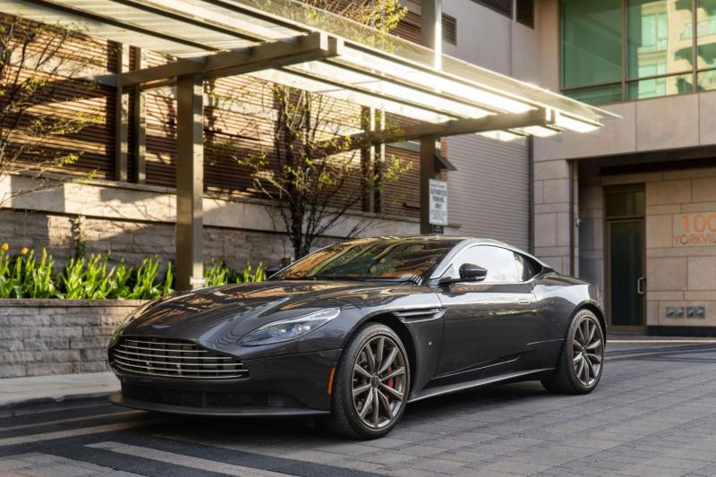 Насладитесь роскошью Aston Martin DB11: превратите поездку на спорткаре в незабываемое приключение