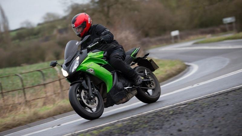 Насыщенный каждой деталью обзор Kawasaki ER-6f: обязательно к прочтению для фанатов мото