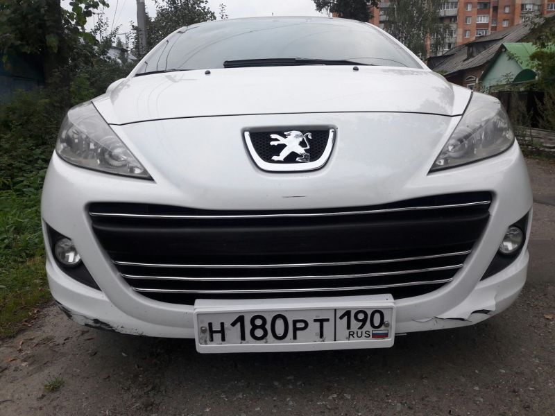 Peugeot 508: как выглядят новая решётка радиатора и фары после рестайлинга