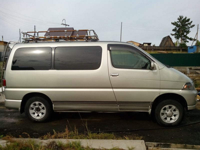 Touring hiace. Тойота Региус 1998. Toyota Regius 4wd. Toyota Hiace Regius 2000. Тойота минивэн 1998.