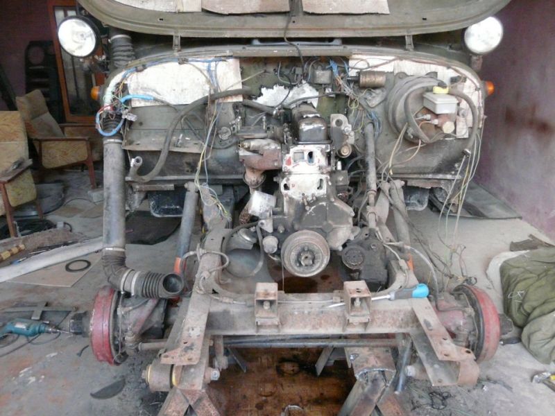 Ваш двигатель V8 так силен, что готов привести УАЗика в движение