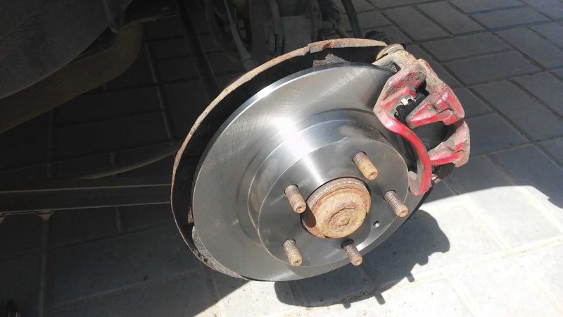 Решение проблемы: «Вибрирует педаль тормоза при торможении»