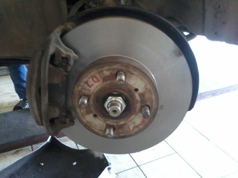 Решение проблемы: «Вибрирует педаль тормоза при торможении»