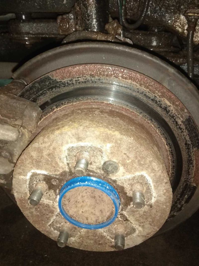 Решение проблемы: «Вибрирует педаль тормоза при торможении»