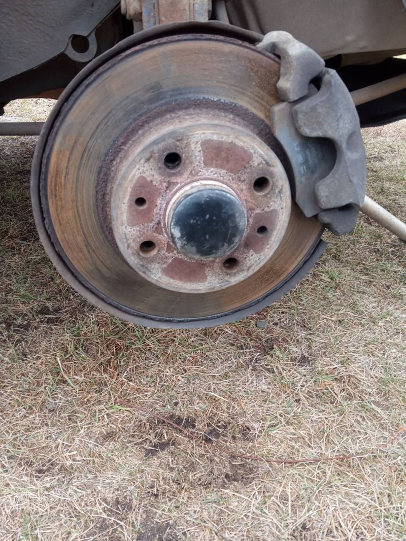 Решение проблемы: «Вибрирует педаль тормоза при торможении»