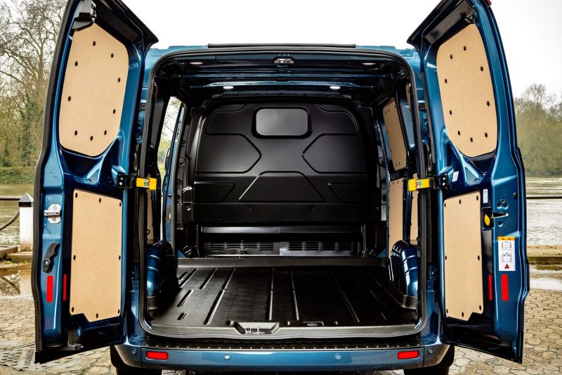 Всё о Ford Transit Van: какая интересная техника внутри