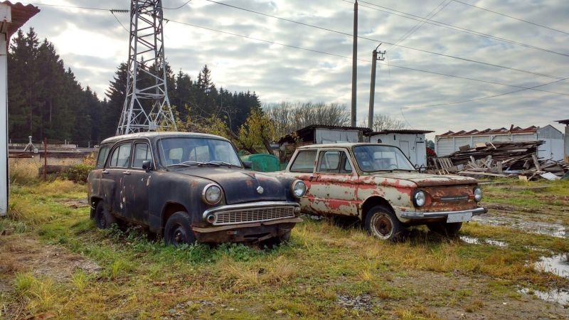 Заброшенные автомобили в России: что скрывается за ржавыми дверями
