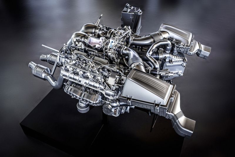 Зачем выбирают мотор W18 для Mercedes S800: подробнее о самом мощном двигателе
